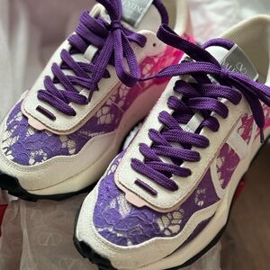 Authentic Women’s Valentino Lace Runner Sneaker Size:8